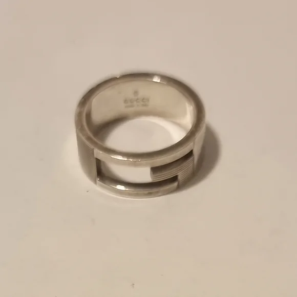 Gucci Cutout G Band Ring With COA - Picture 2 of 4
